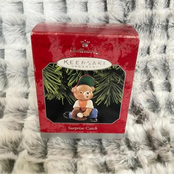 Hallmark Keepsake Ornament Surprise Catch Baseball Bear Christmas 1998 - Picture 8 of 13